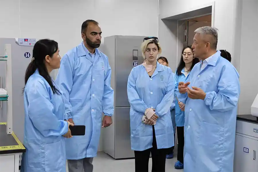 middle eastern partners tour wixbio’s r&d center and production base2